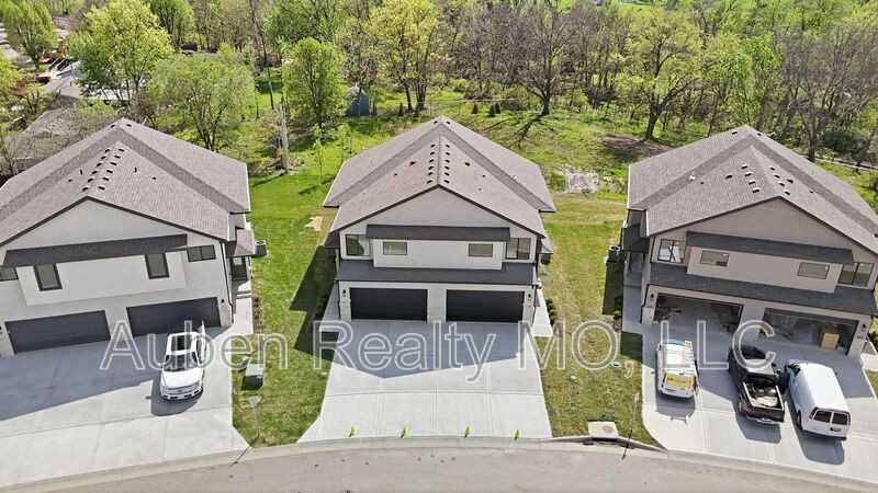 216 Nw Orchard St - Photo 4 of 42
