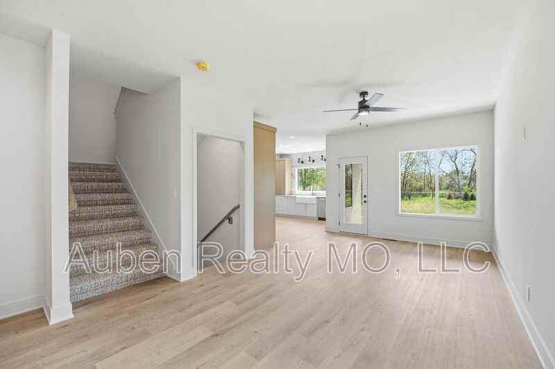 216 Nw Orchard St - Photo 6 of 42