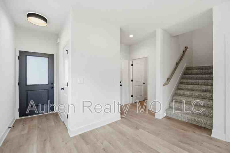 216 Nw Orchard St - Photo 7 of 42