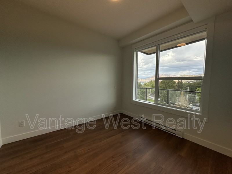 1249 Pridham Ave - Photo 5 of 10