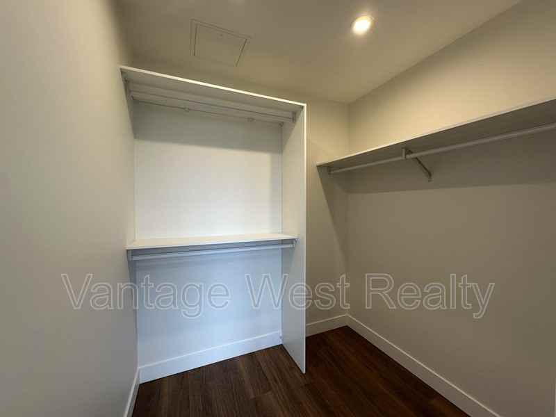 1249 Pridham Ave - Photo 6 of 10