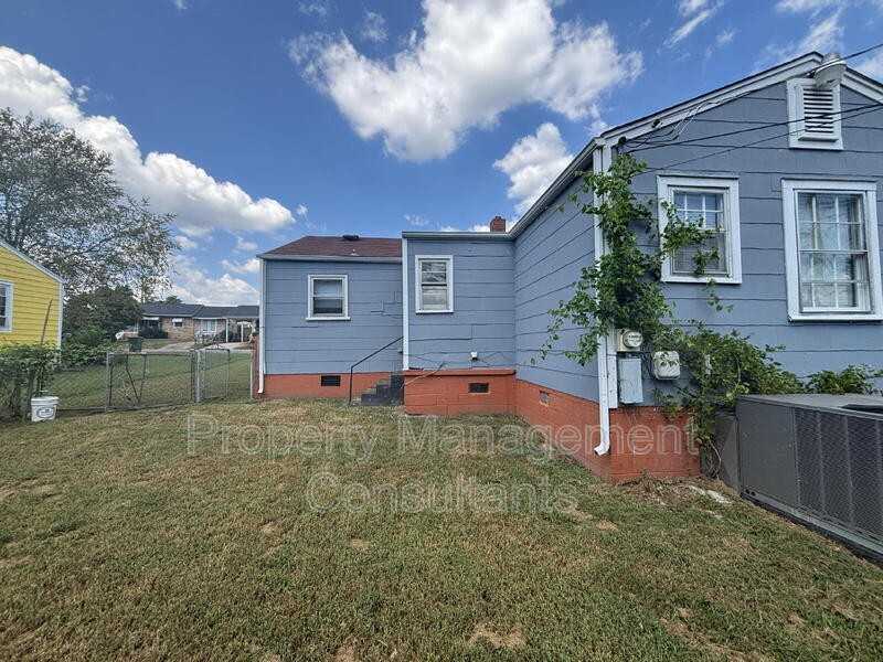 2303 Hammonds Ave Nw - Photo 3 of 12