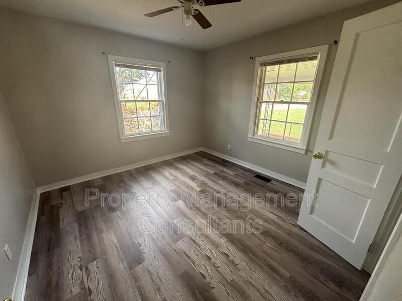 2303 Hammonds Ave Nw - Photo 7 of 12