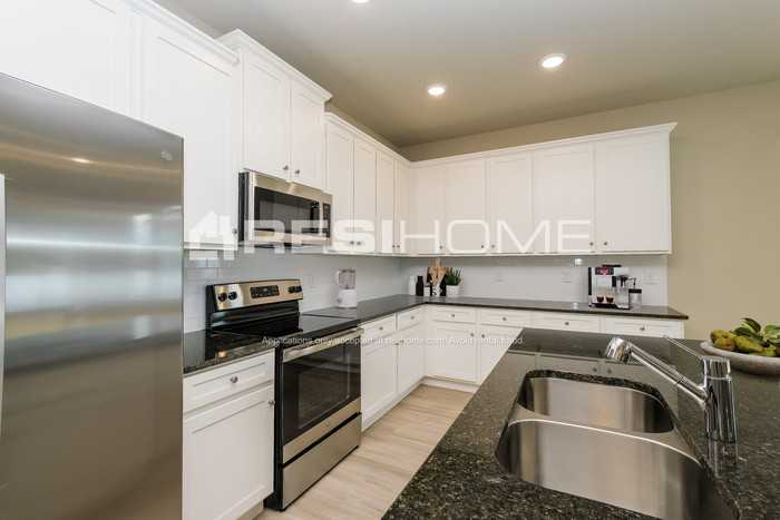 1502 Diane St - Photo 3 of 16