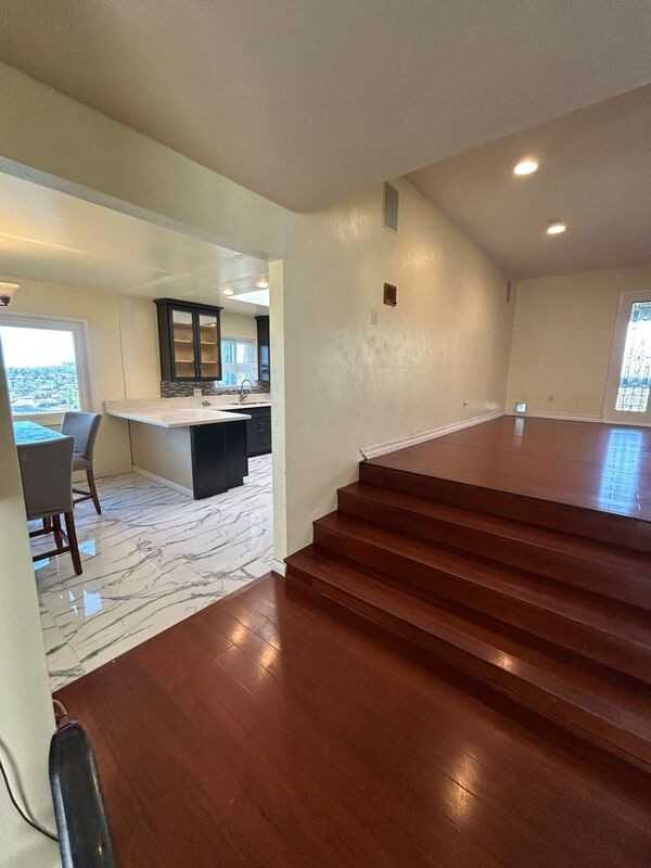 4040 Yale Ave - Photo 4 of 33