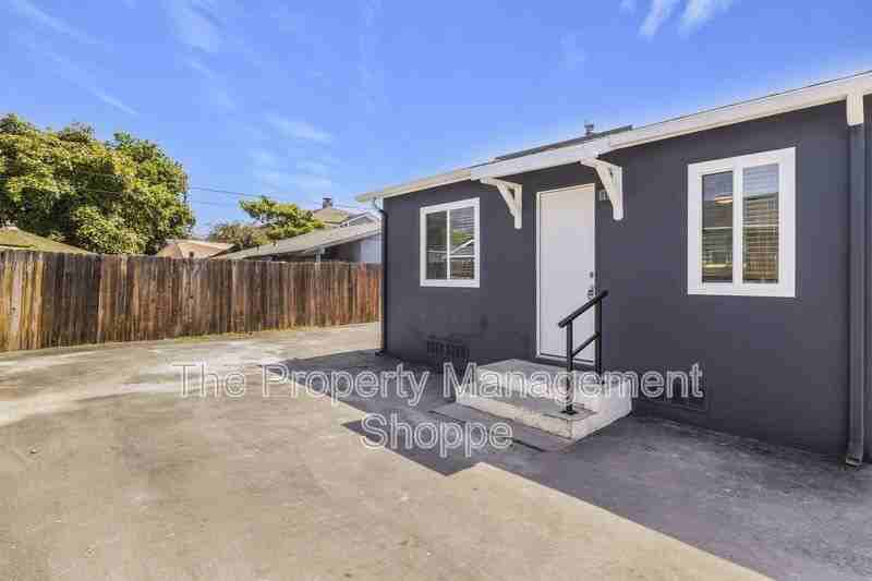 4822 8th St #D - Photo 3 of 16