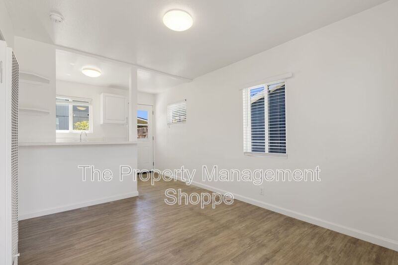 4822 8th St #D - Photo 5 of 16