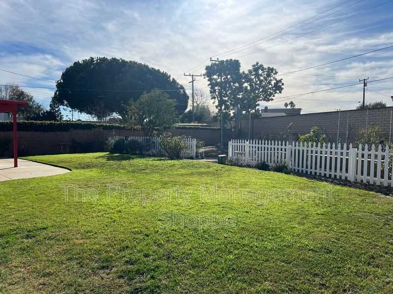 851 Montgomery Ave - Photo 5 of 6