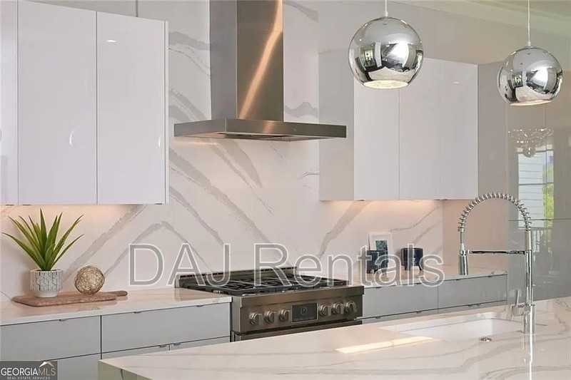 2528 Appleden Pl Ne - Photo 7 of 15