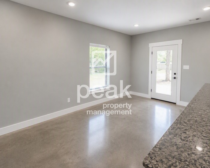 738 E Sears St - Photo 6 of 20