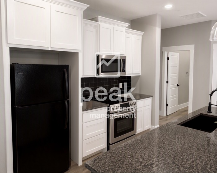 738 E Sears St - Photo 7 of 20