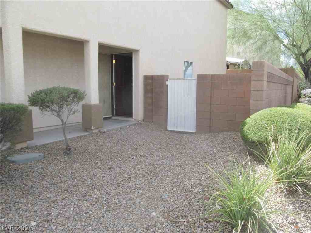 7905 Storyland St - Photo 2 of 33