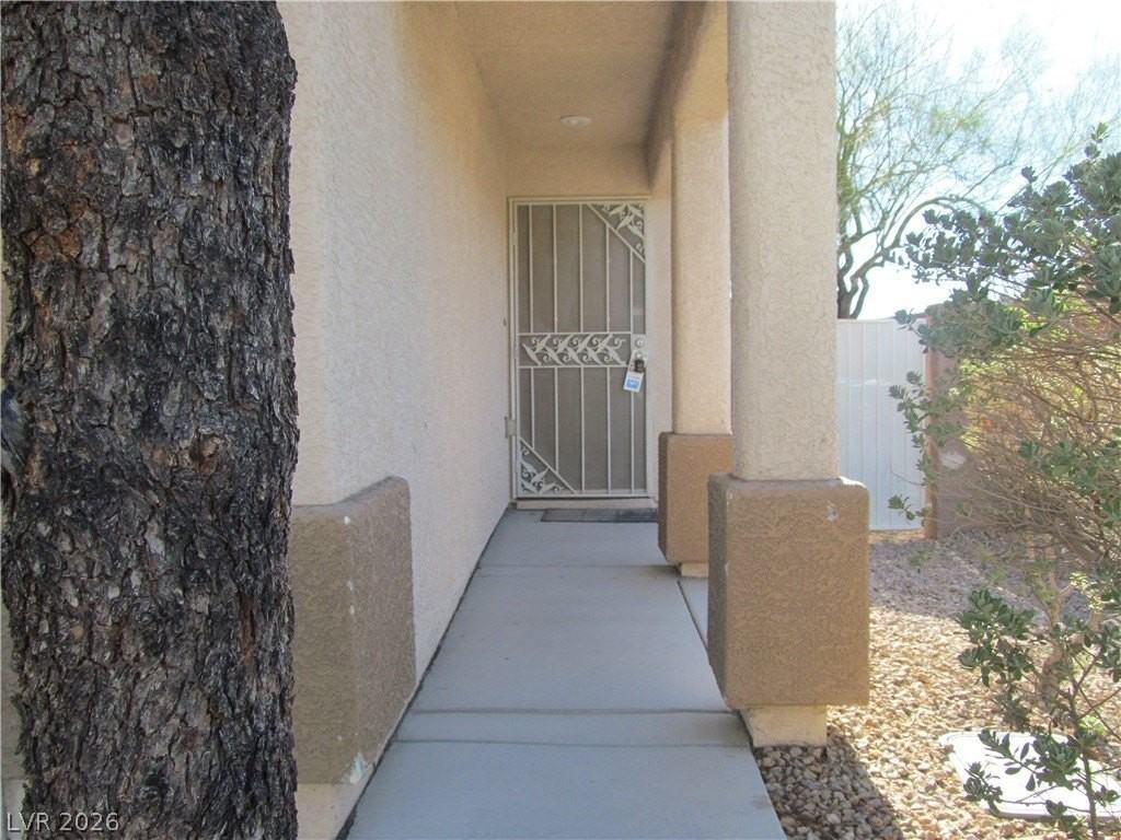 7905 Storyland St - Photo 3 of 33