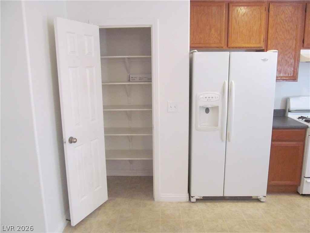 7905 Storyland St - Photo 5 of 33