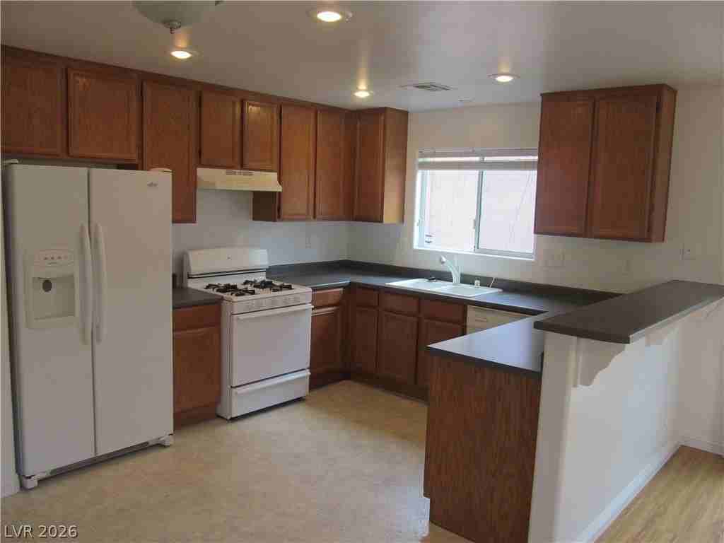 7905 Storyland St - Photo 6 of 33