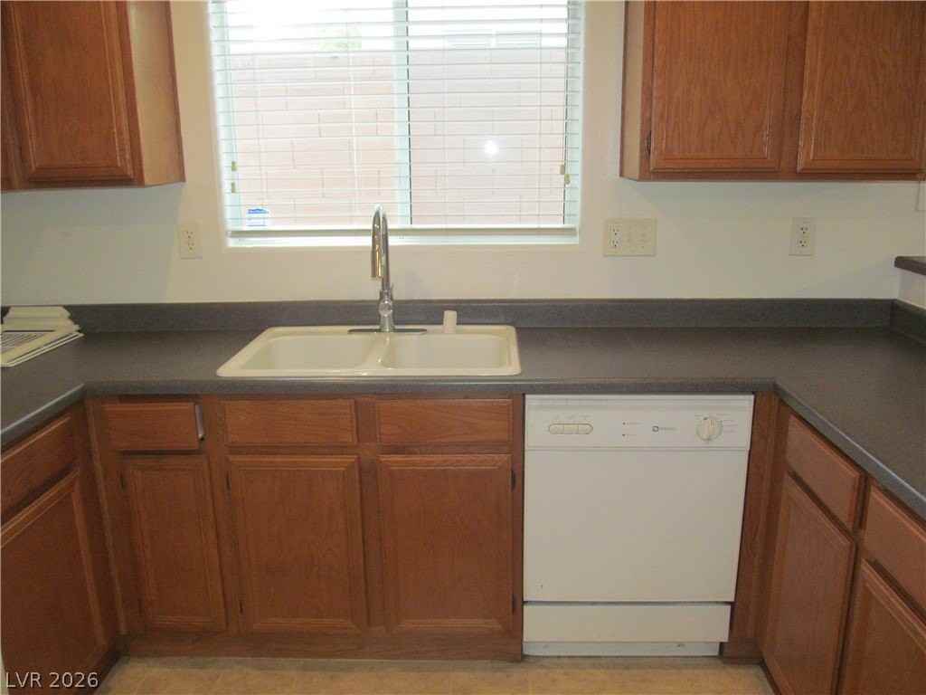 7905 Storyland St - Photo 7 of 33