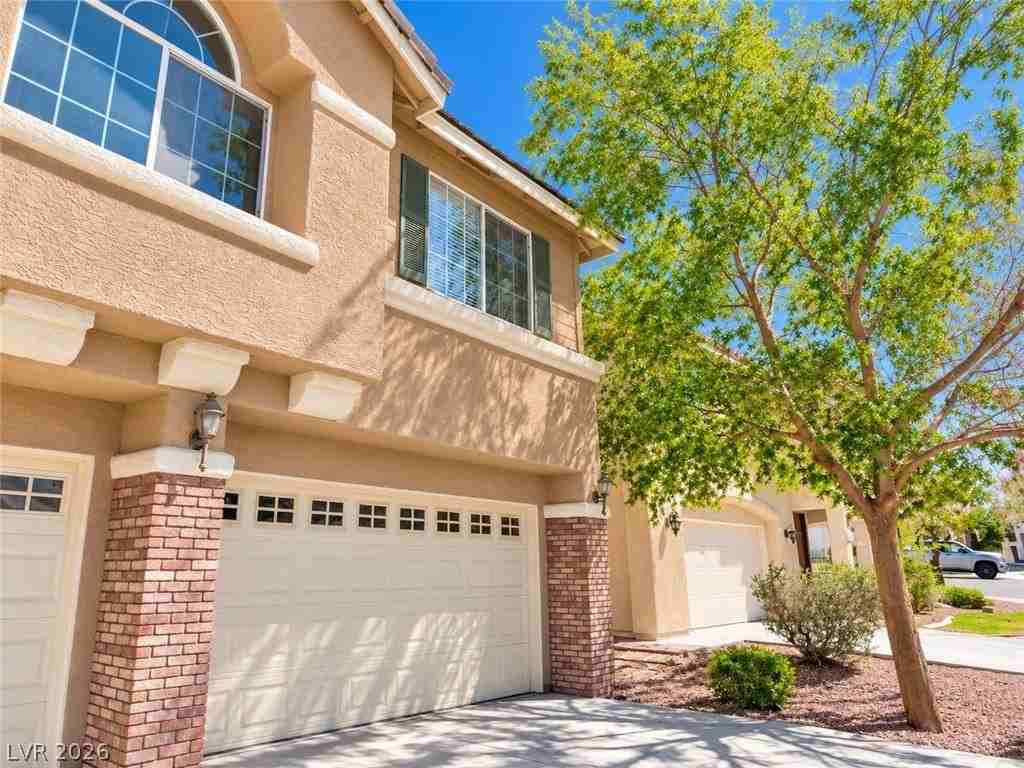 994 Courtney Valley St - Photo 3 of 40
