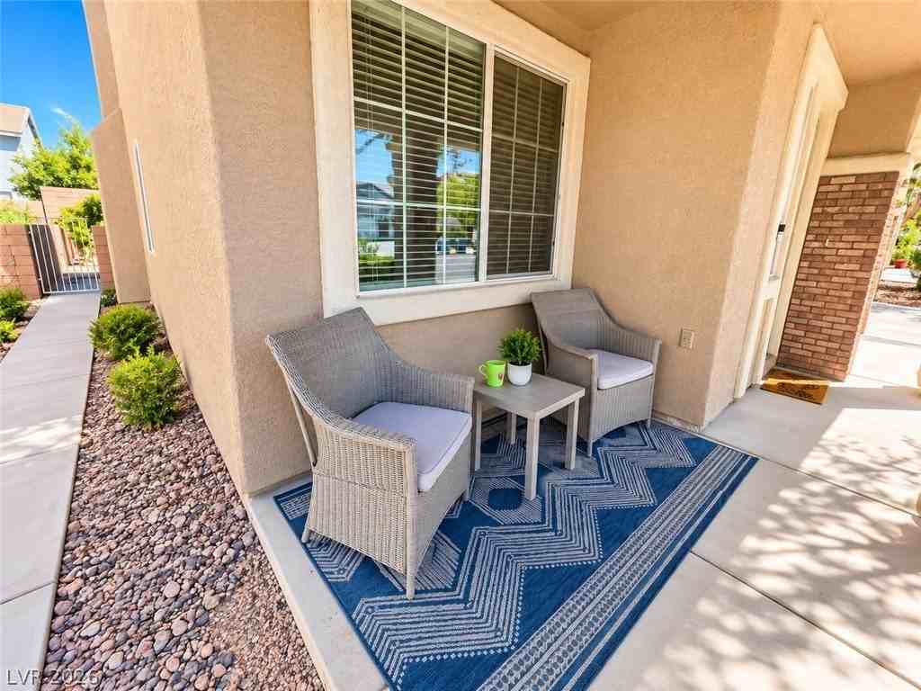 994 Courtney Valley St - Photo 4 of 40