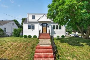 featured image of 4 Howard Ave
