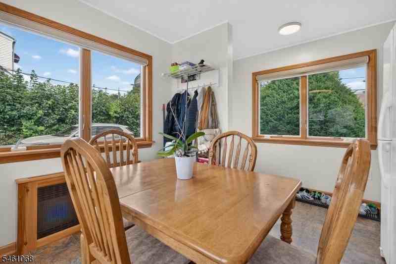 4 Howard Ave - Photo 5 of 22