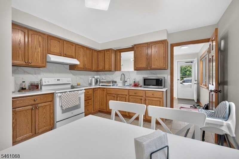 4 Howard Ave - Photo 6 of 22