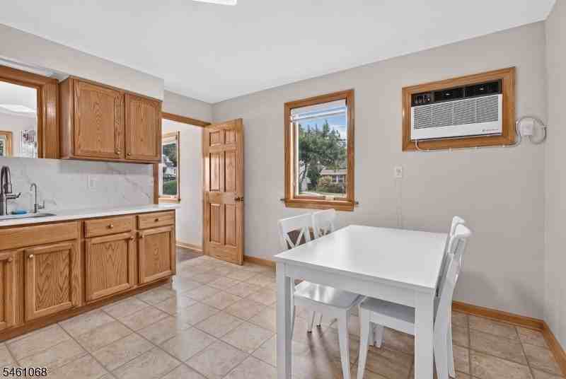 4 Howard Ave - Photo 7 of 22