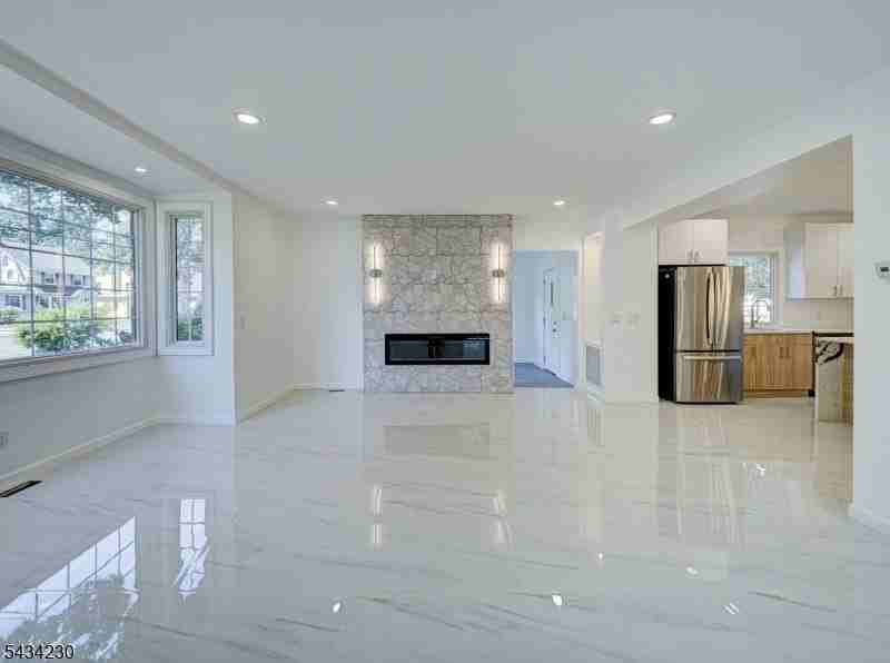 217 Heywood Ave - Photo 2 of 26