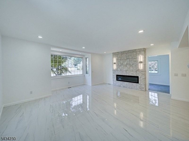 217 Heywood Ave - Photo 3 of 26