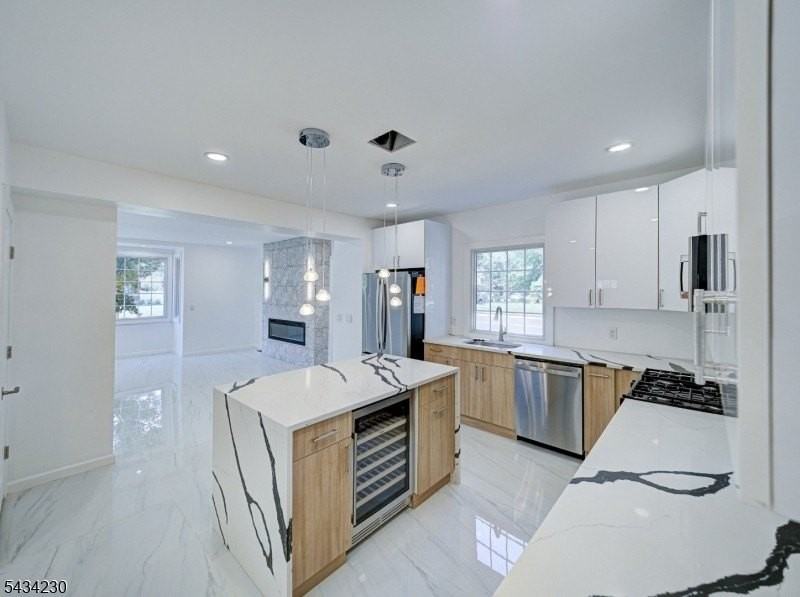 217 Heywood Ave - Photo 4 of 26