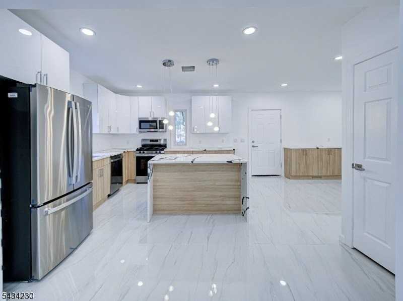 217 Heywood Ave - Photo 6 of 26