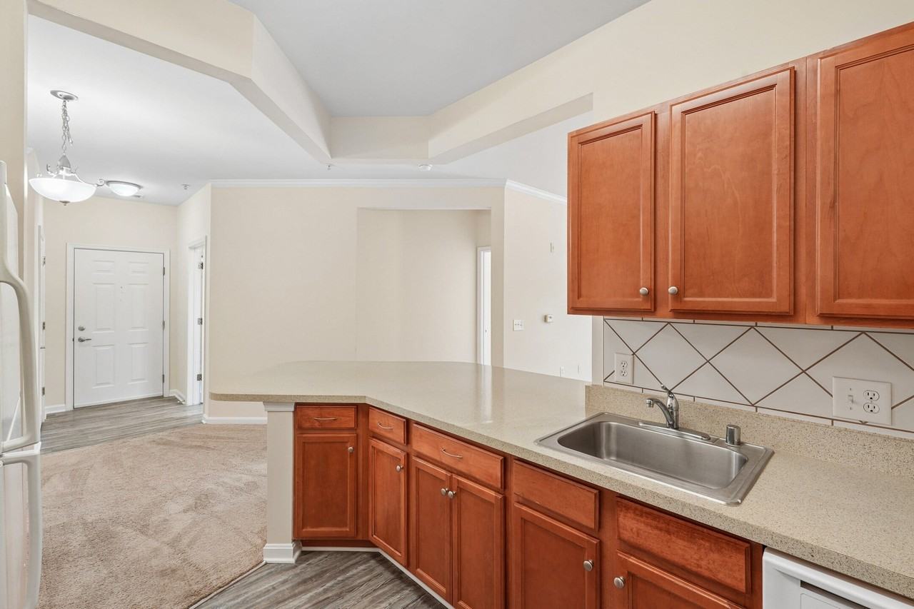 Gleneagles Apartments - Photo 7 of 21