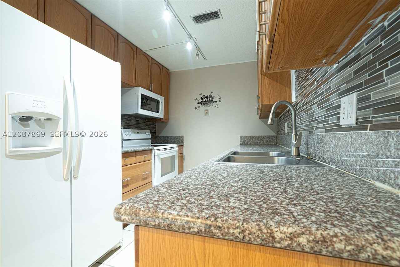 8913 Nw 28th Dr #D - Photo 6 of 25
