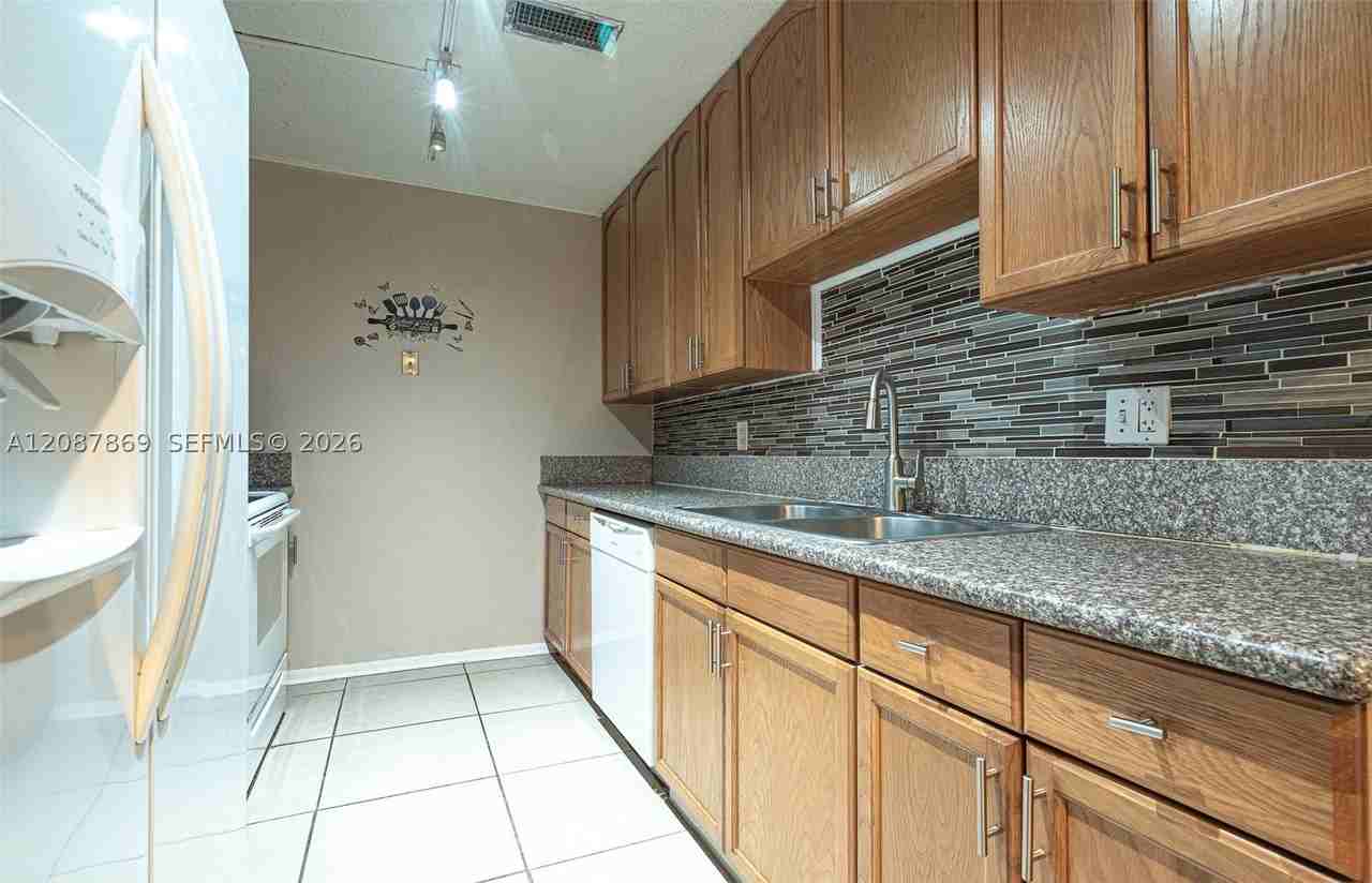 8913 Nw 28th Dr #D - Photo 7 of 25