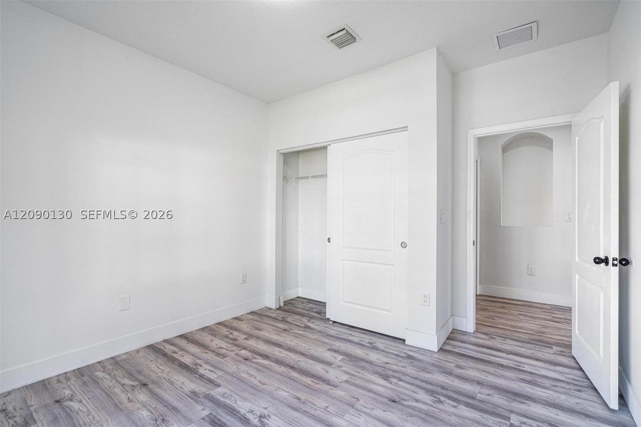 16350 Sw 50th Ter - Photo 5 of 33