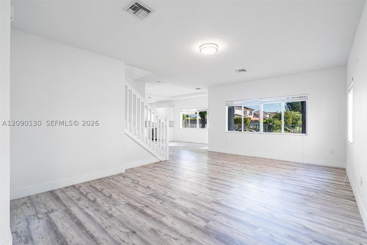 16350 Sw 50th Ter - Photo 7 of 33