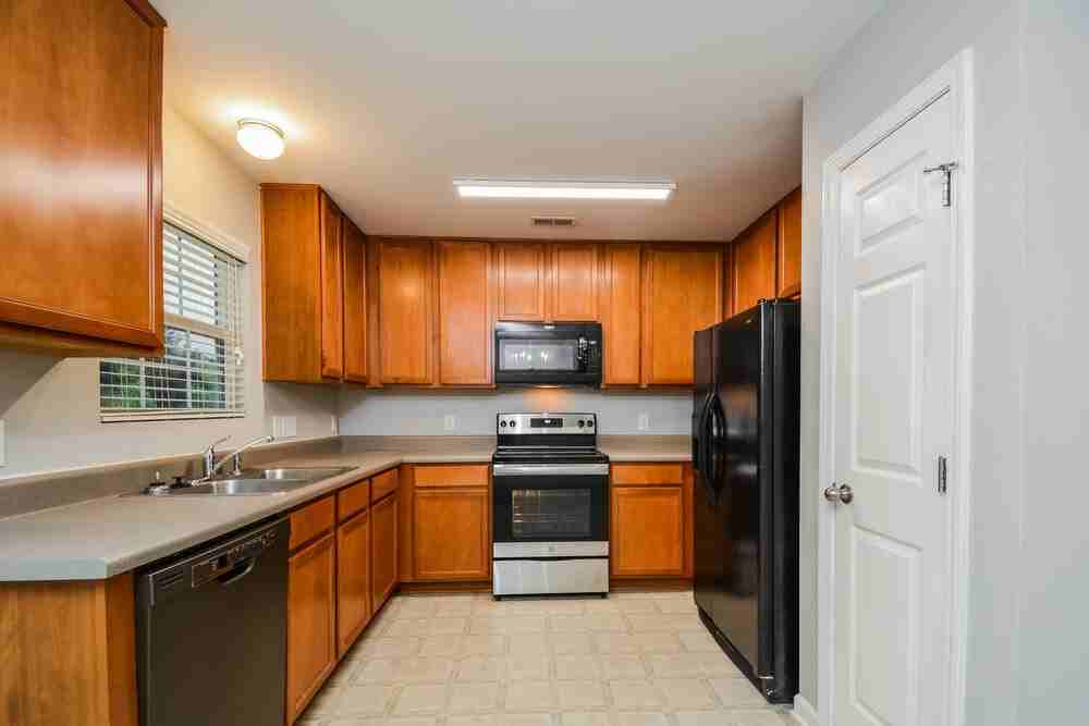 923 Red Oak Tree Dr - Photo 5 of 17