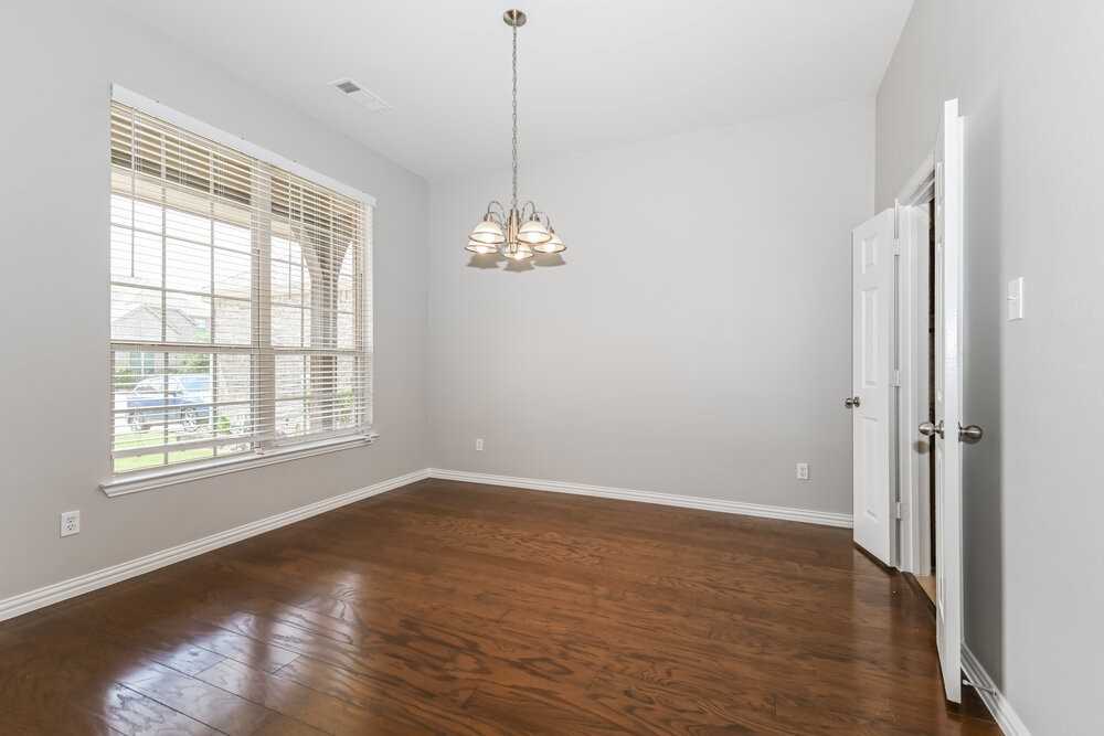 1224 Wedgewood Dr - Photo 4 of 16