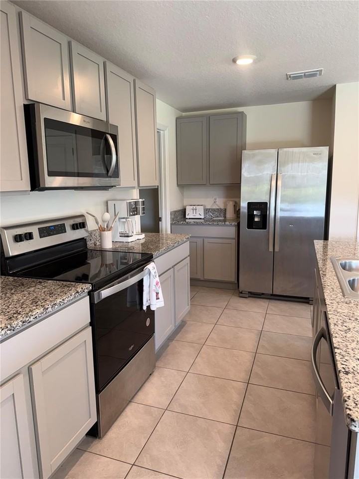 2907 Rock Sound St - Photo 4 of 27