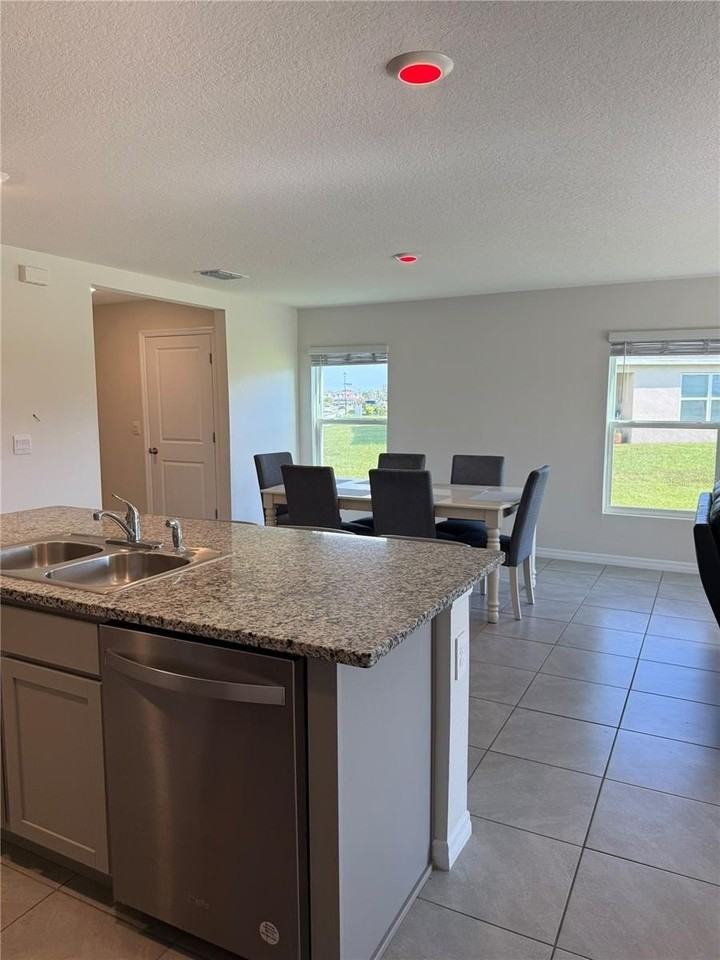 2907 Rock Sound St - Photo 5 of 27