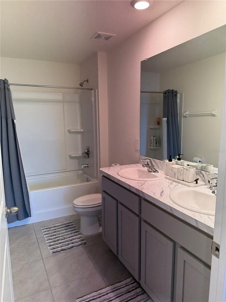 2907 Rock Sound St - Photo 6 of 27