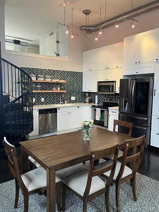 672 W 11 Mile Rd - Photo 2 of 24