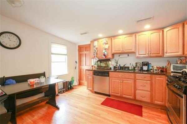 75 Union St #2 - Photo 6 of 14
