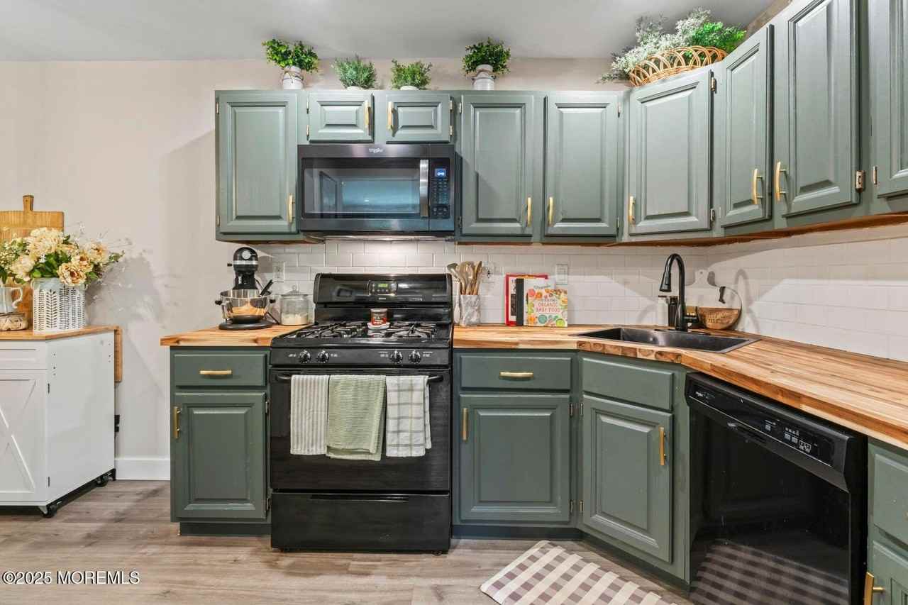 35 Beaumont Ct - Photo 5 of 21