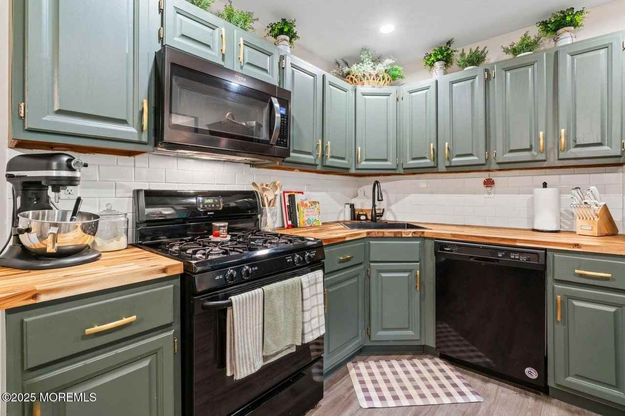 35 Beaumont Ct - Photo 6 of 21