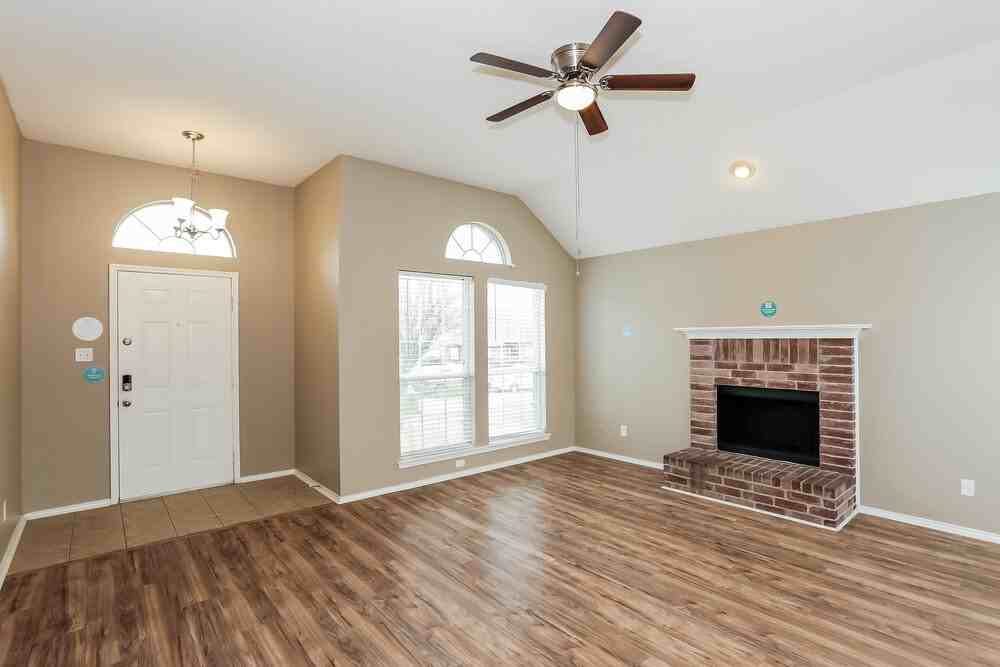 1322 Riverview Ln - Photo 3 of 16