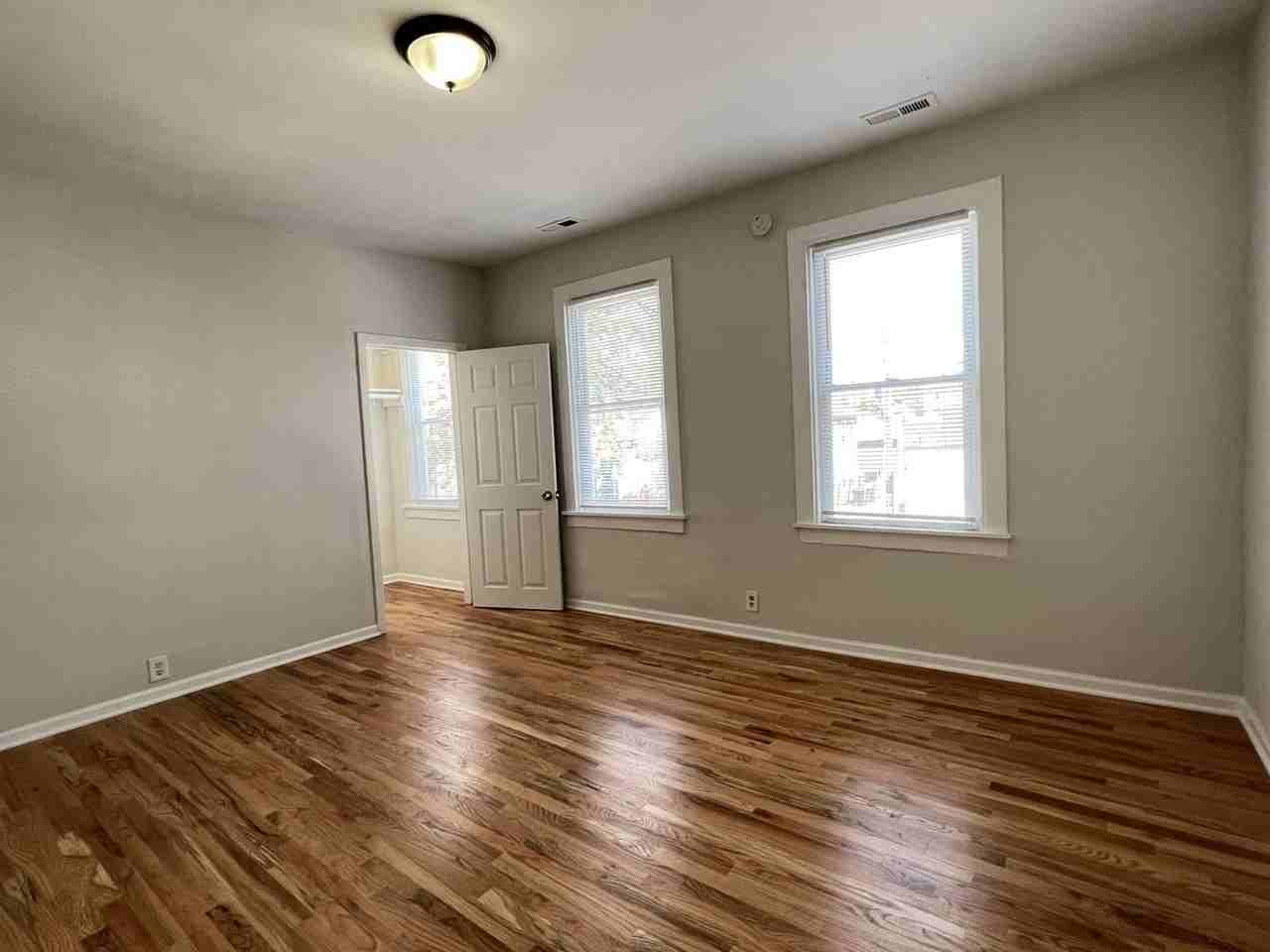 1151 W 19th St - Photo 3 of 16