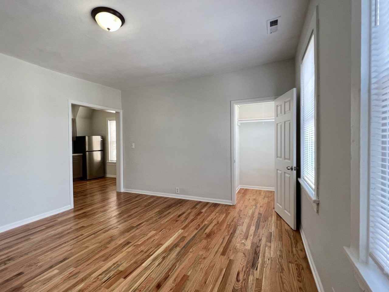 1151 W 19th St - Photo 4 of 16
