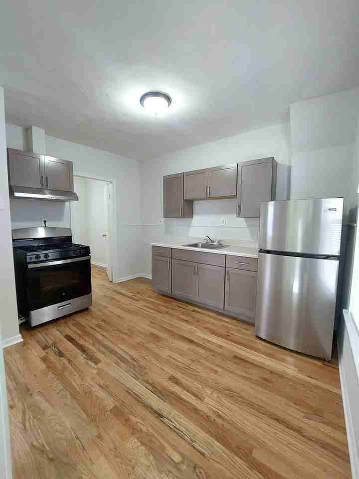 1151 W 19th St - Photo 6 of 16