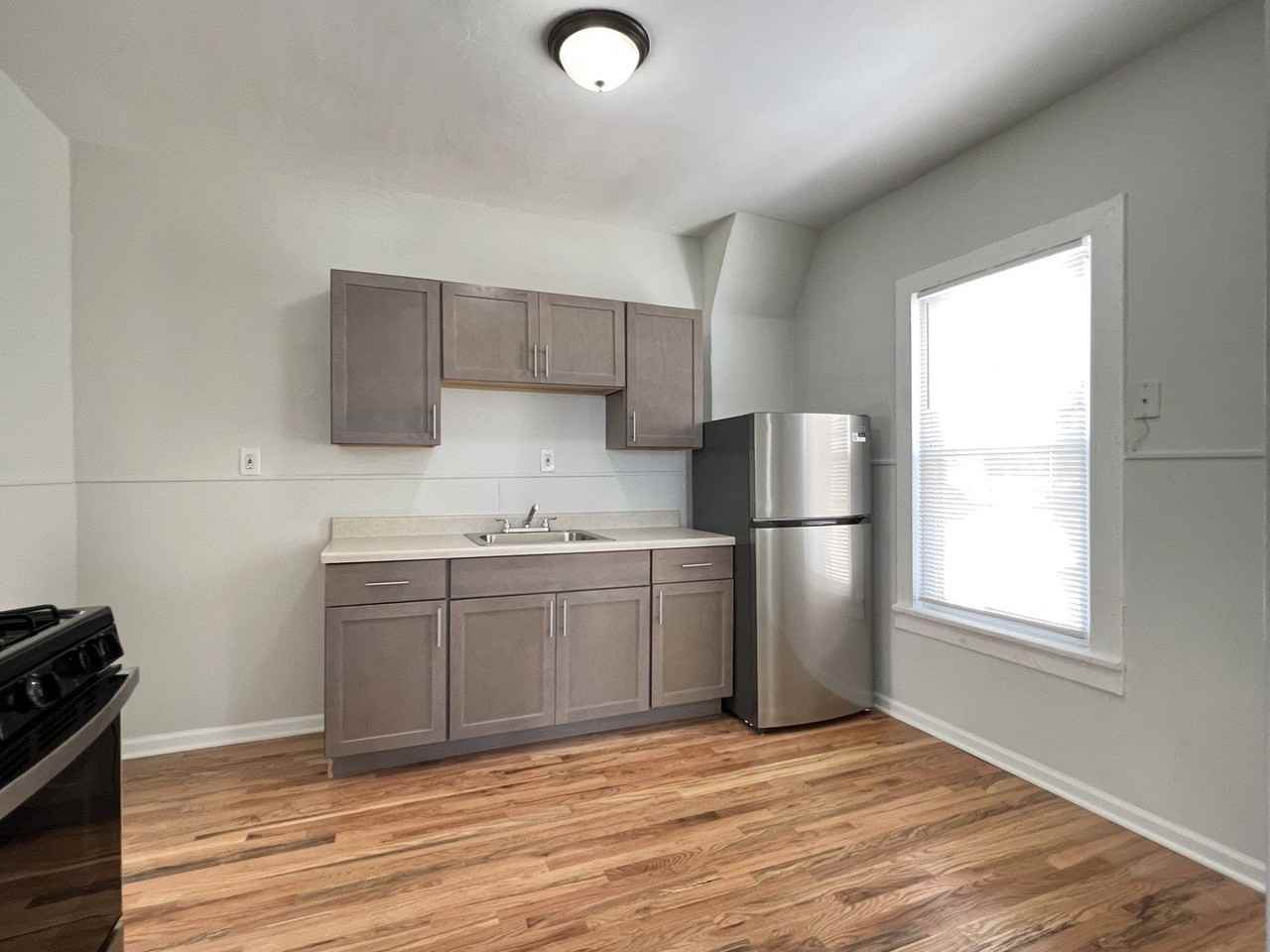 1151 W 19th St - Photo 7 of 16