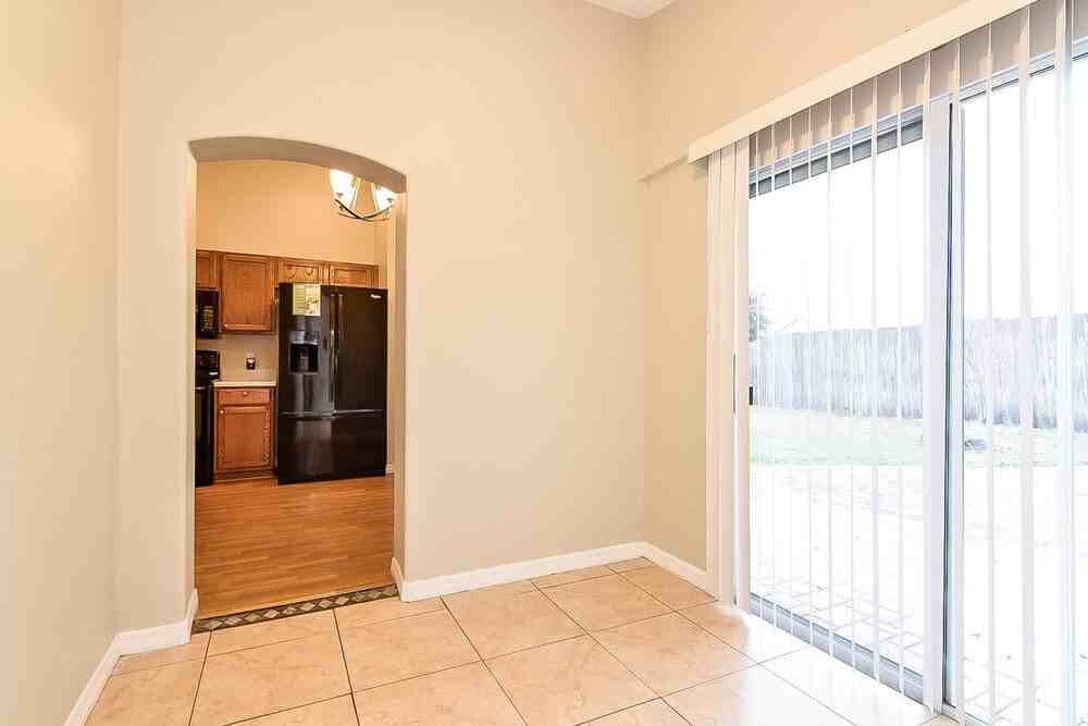 2914 Summer Winds Cir - Photo 5 of 14